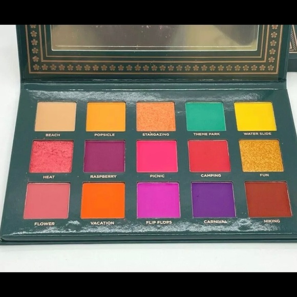 NIB Ace Beaute Nostalgia Eye Shadow Palette - Picture 2 of 3